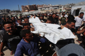6 شهداء بينهم طفل بقصف إسرائيلي على ميناء غزة
