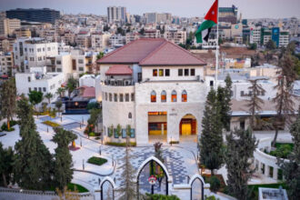 الحكومة: بدء تنفيذ 343 مشروعاً ضمن البرنامج التنفيذي الثاني لرؤية التحديث الاقتصادي