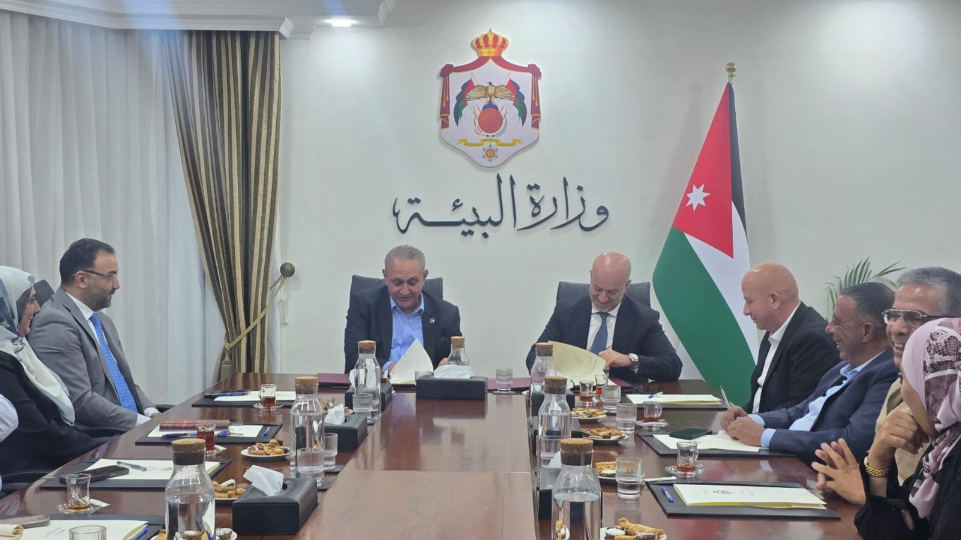 صورة حول : مذكرة تفاهم لتنفيذ مشروع للحصاد المائي في محمية غابات دبين مذكرة تفاهم لتنفيذ مشروع للحصاد المائي في محمية غابات دبين