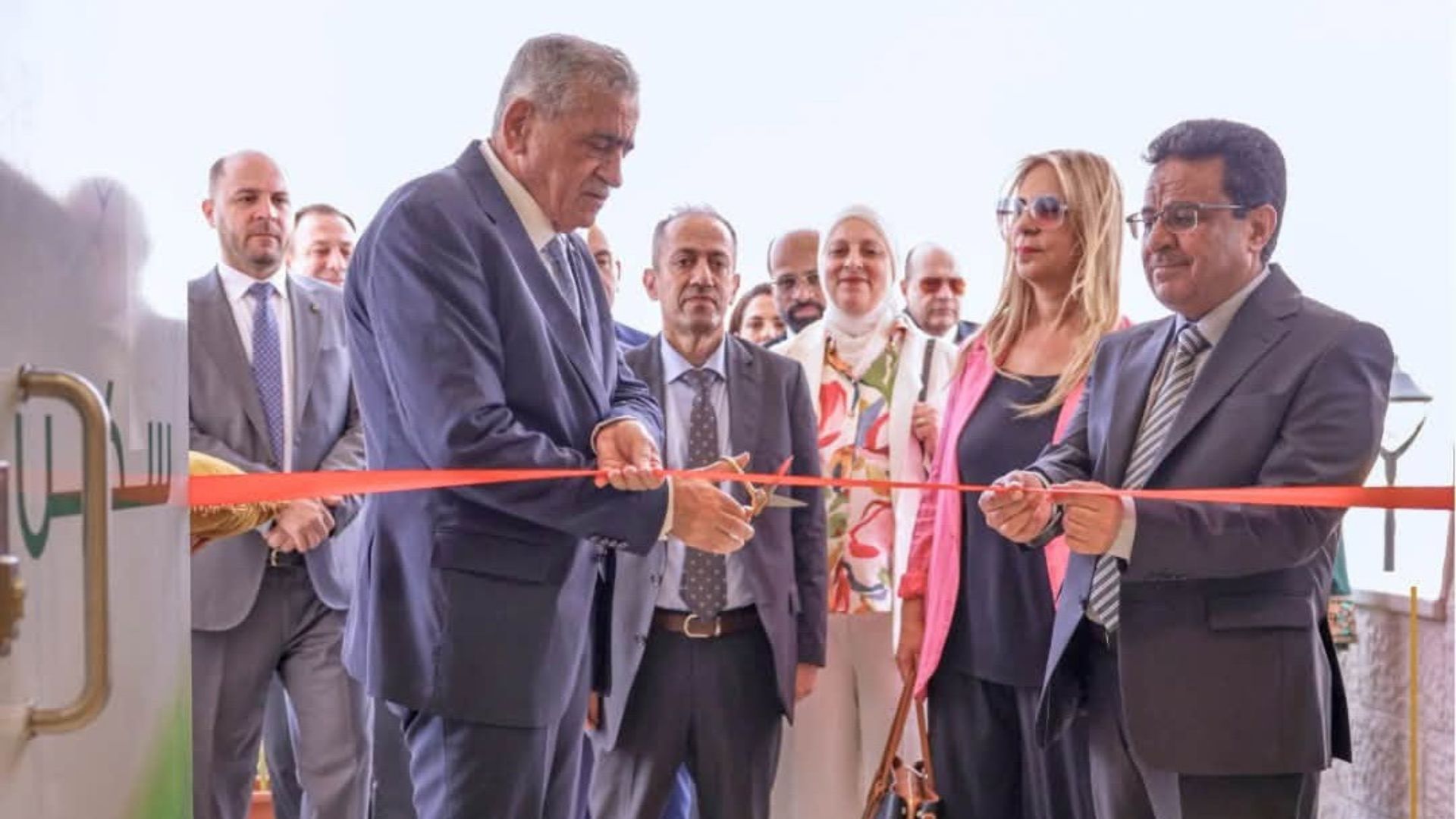 صورة حول : افتتاح سكن الطالبات والبوابة الرئيسة للجامعة الأردنية بالعقبة افتتاح سكن الطالبات والبوابة الرئيسة للجامعة الأردنية بالعقبة
