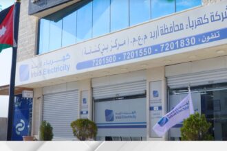 كهرباء إربد تنفذ حملة لغسل عوازل الشبكات الكهربائية
