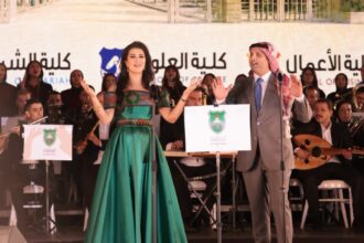 "قسمًا ستبقى الأردنيّة منبرًا".. مُغنّاة تستعيد ذاكرة الجامعة وإرثها التليد
