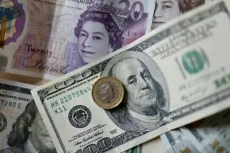 الجنيه الإسترليني يرتفع 0.29% أمام الدولار ويصعد مقابل اليورو