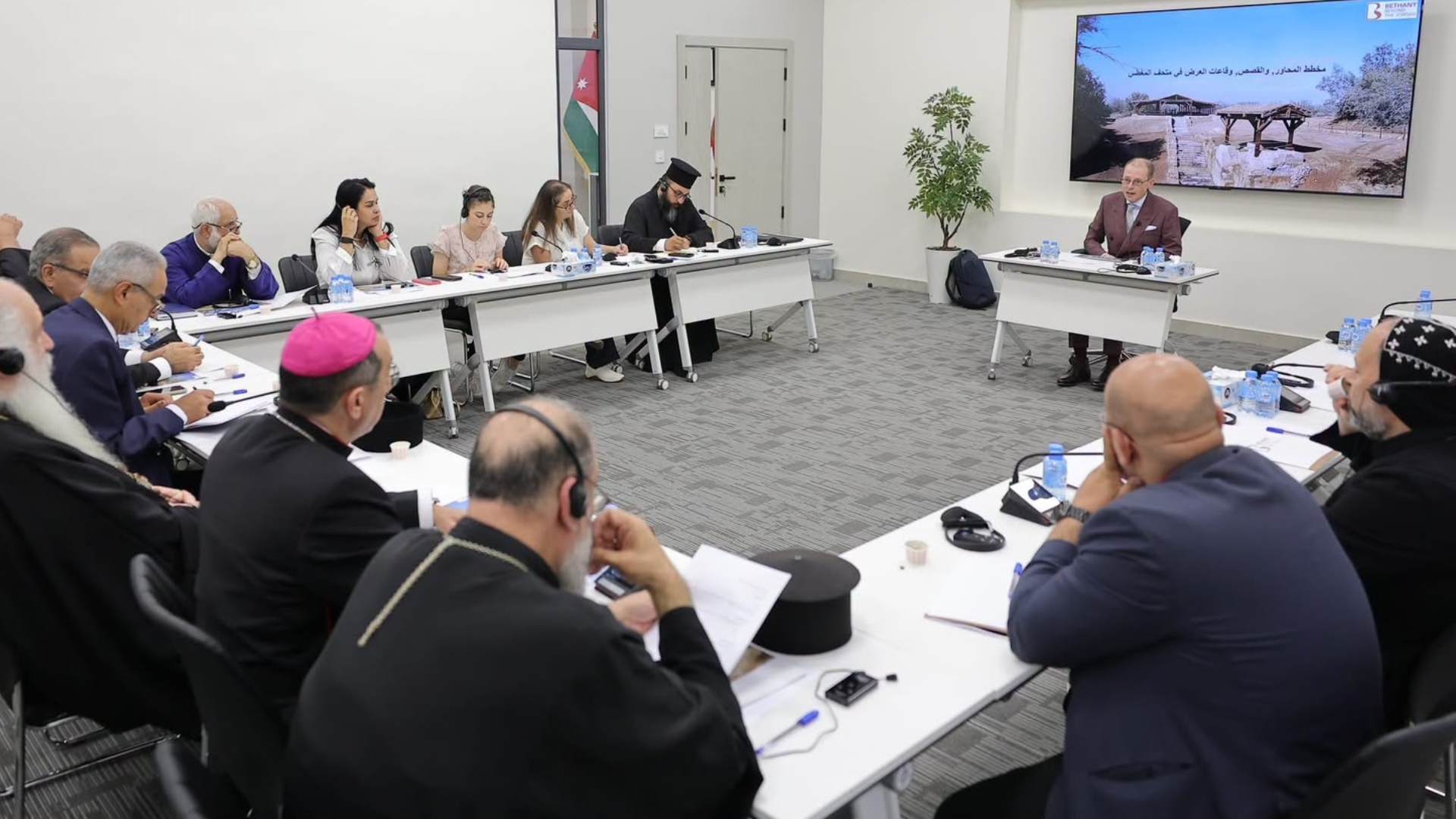 مجلس رؤساء الكنائس يبحث تطوير العرض المتحفي لمتحف معمودية السيد المسيح