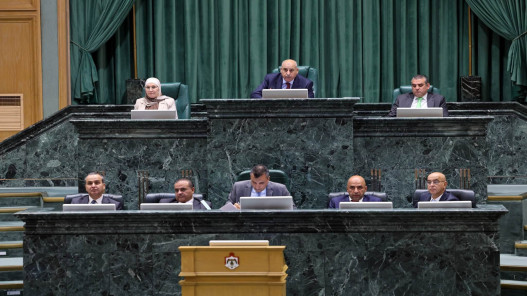 صورة حول : النواب يقر قانون تنظيم العمل المهني بعد تعديلات الأعيان النواب يقر قانون تنظيم العمل المهني بعد تعديلات الأعيان