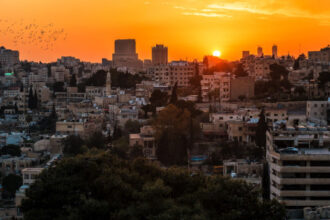 كتلة هوائية حارة تؤثر على المملكة الخميس وتشتد الجمعة