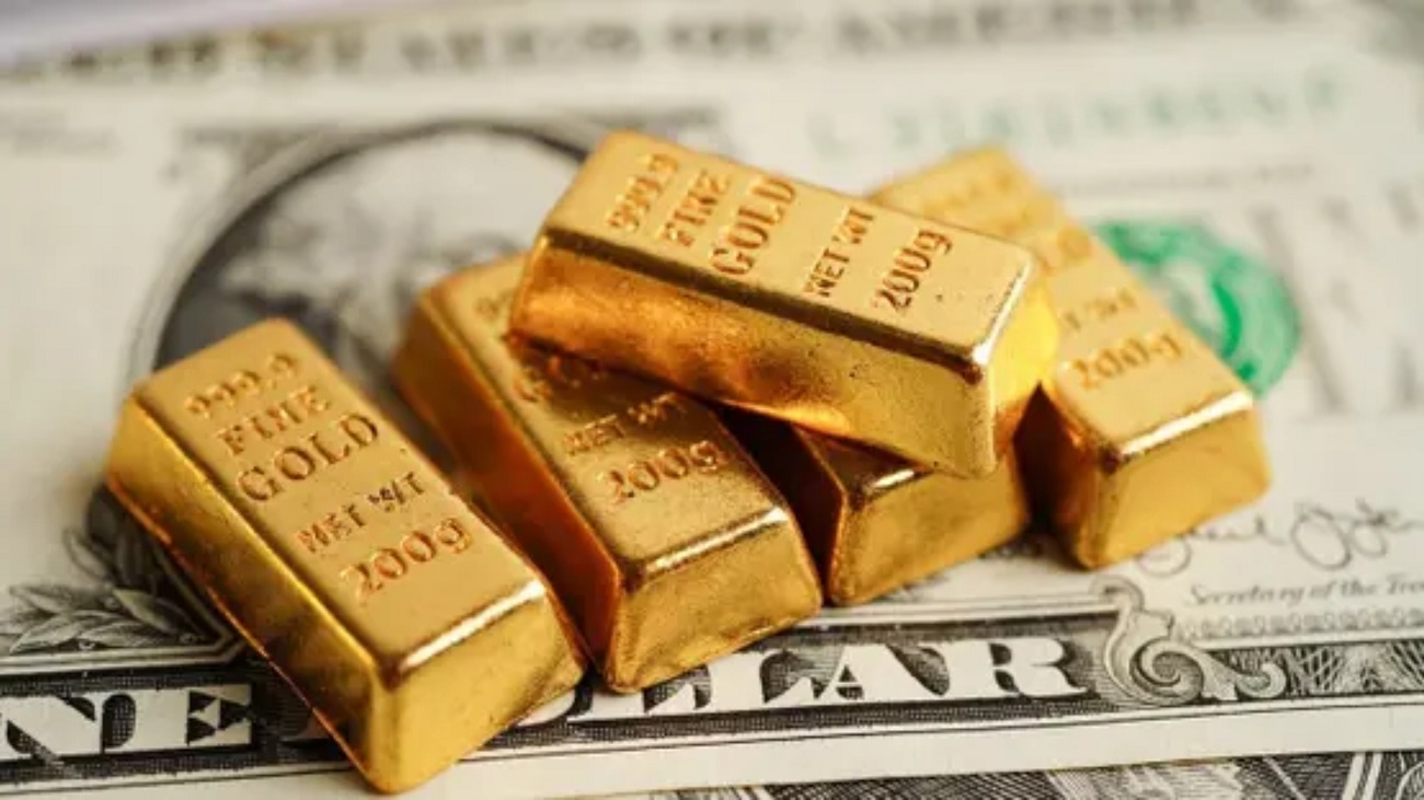 أسعار الذهب تتراجع والدولار قرب أدنى مستوى في 3 أشهر