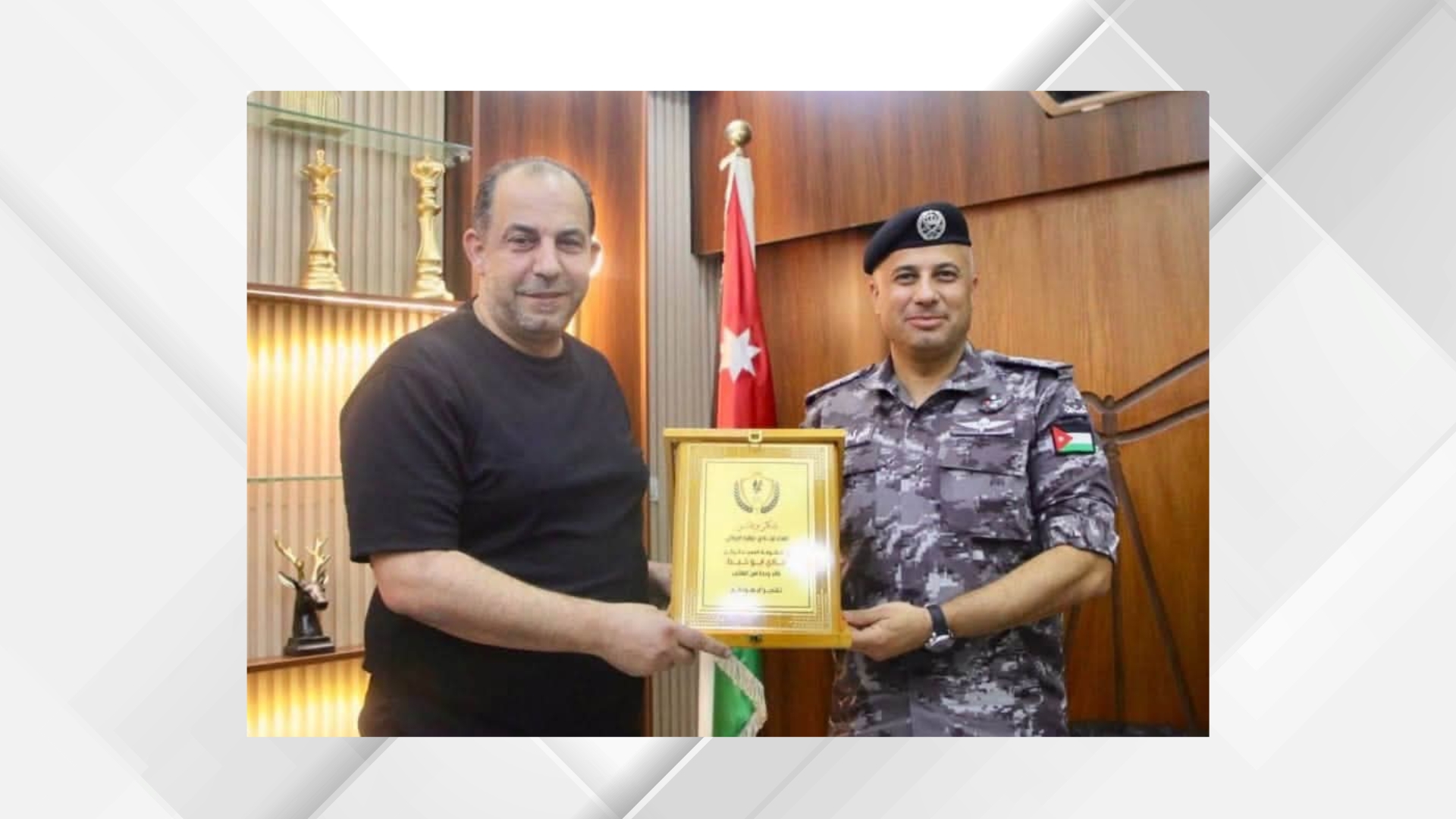 صورة حول : أمن الملاعب يبحث مع دوقرة والوحدات ترتيبات الموسم الكروي المقبل أمن الملاعب يبحث مع دوقرة والوحدات ترتيبات الموسم الكروي المقبل