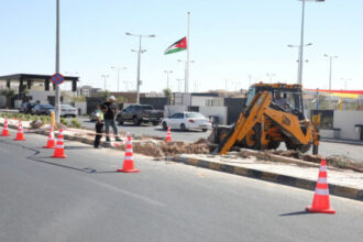 إغلاق شارع السلام أمام حديقة النشامى لتركيب جسر مشاة