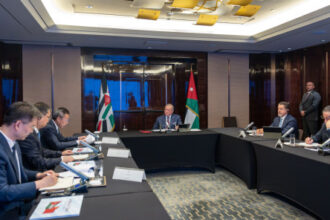 الملك يبحث في بكين التجربة الصينية في تطوير الشركات المملوكة للدولة