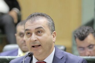 الزيادين يسأل وزير الزراعة عن واقع مشروع المربع الصحي للمواشي في معان