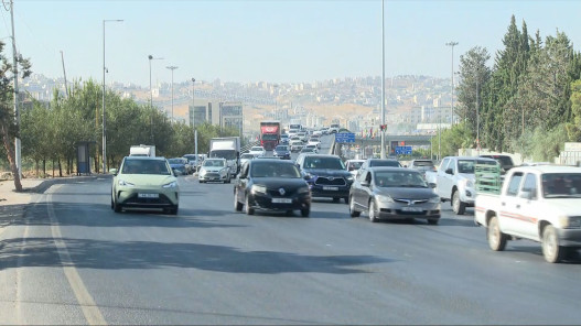 4 إشارات ضوئية ذكية تدخل الخدمة في مواقع مرورية حيوية بعمان