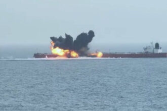 الحرس الثوري: اشتعال ناقلة نفط عملاقة بعد اصطدامها بلغمين في مضيق هرمز