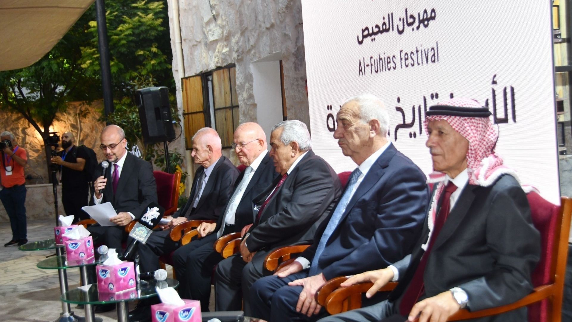 صورة حول : تكريم خمسة رواد أردنيين ضمن فعاليات مهرجان الفحيص الـ33 تكريم خمسة رواد أردنيين ضمن فعاليات مهرجان الفحيص الـ33