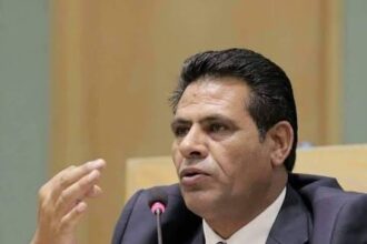 بعد وصفها بـ"العبء على الدولة".. هجوم ثم تراجع.. الزبن يبدل موقفه من الحكومة خلال أقل من ساعة.. رئيس الوزراء والحكومة محل تقدير!