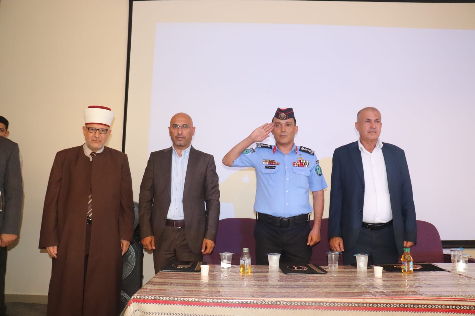 ندوة في الشونة الجنوبية للتوعية بمخاطر إطلاق العيارات النارية احتفالاً بنتائج التوجيهي