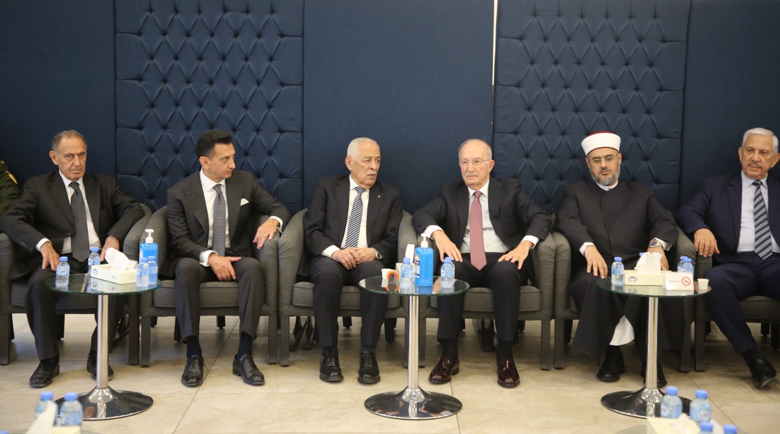 مندوبا عن الملك وولي العهد.. العيسوي يعزي أبو كركي وعريقات