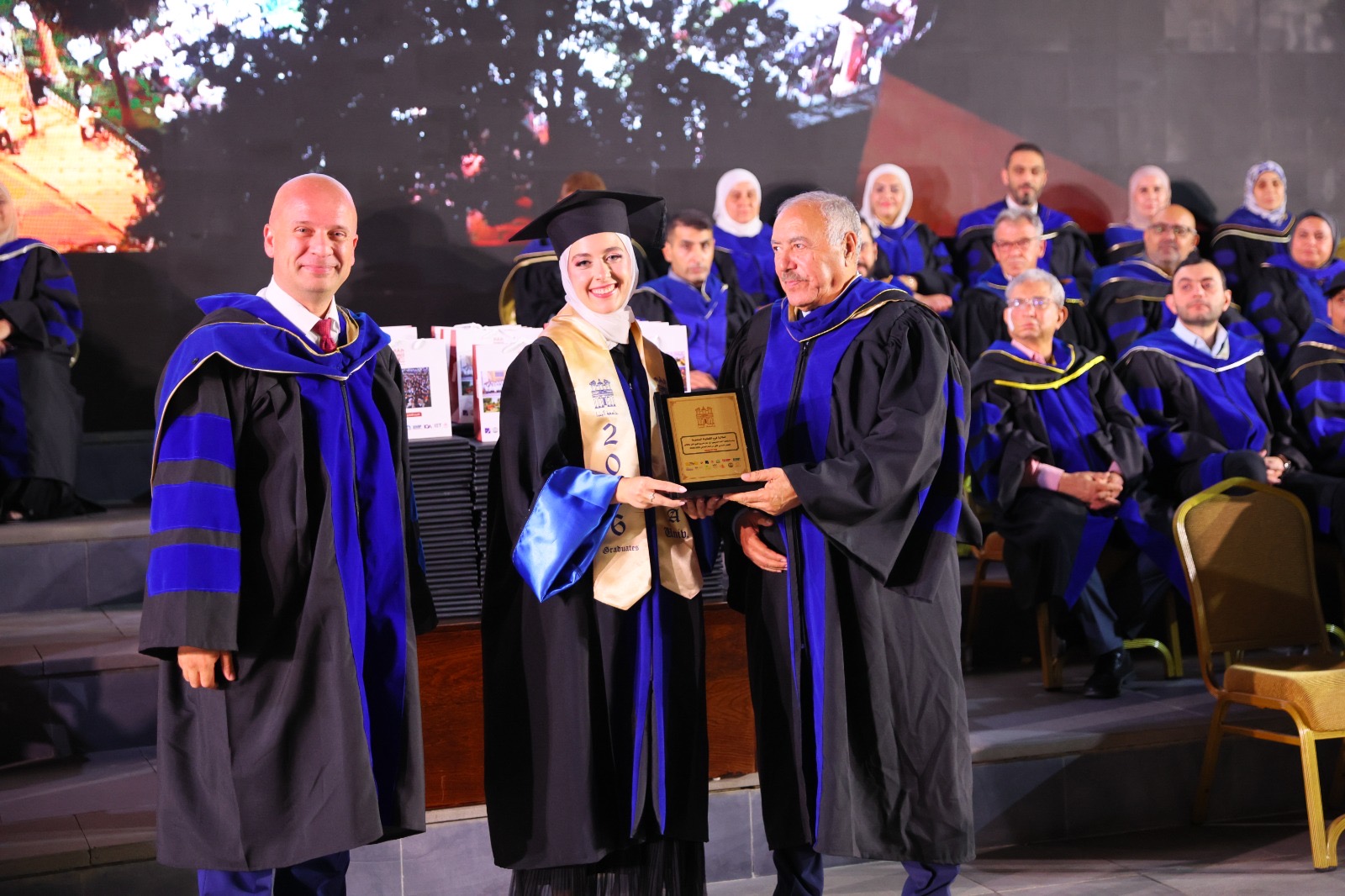 رئيس مجلس أمناء جامعة البترا يرعى اختتام احتفالات تخريج الفوج الثاني والثلاثين