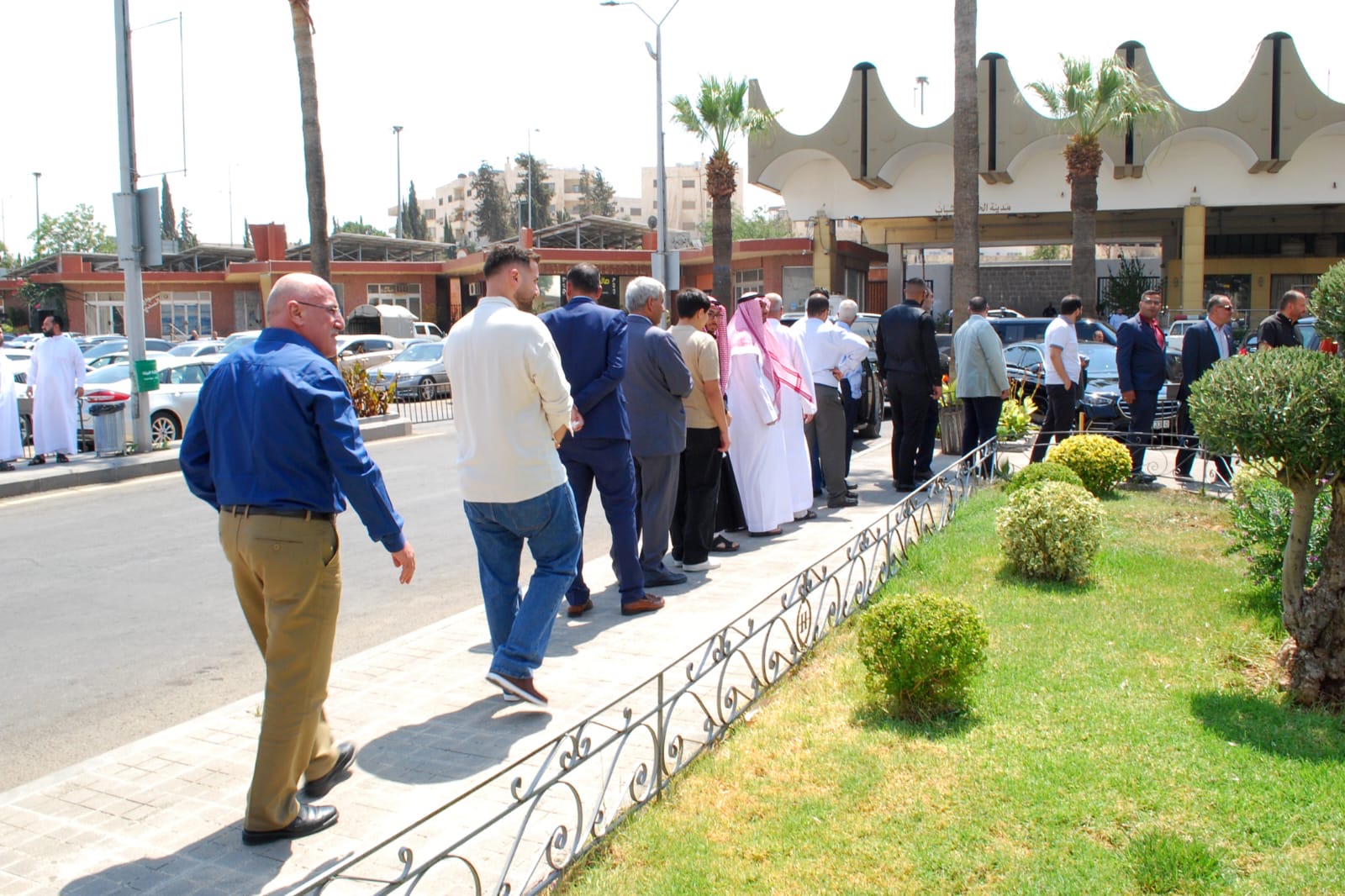 يقيم الحاج ابو رخية حفل غداء بمناسبة فرح نجله محمد نبيل ابو رخية