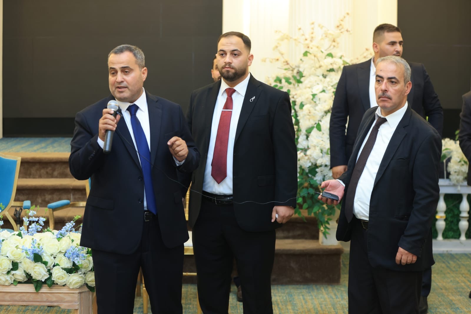 صورة حول : وليمة غداء احتفاءً بزفاف نجل الدكتور محمود العبداللات وليمة غداء احتفاءً بزفاف نجل الدكتور محمود العبداللات