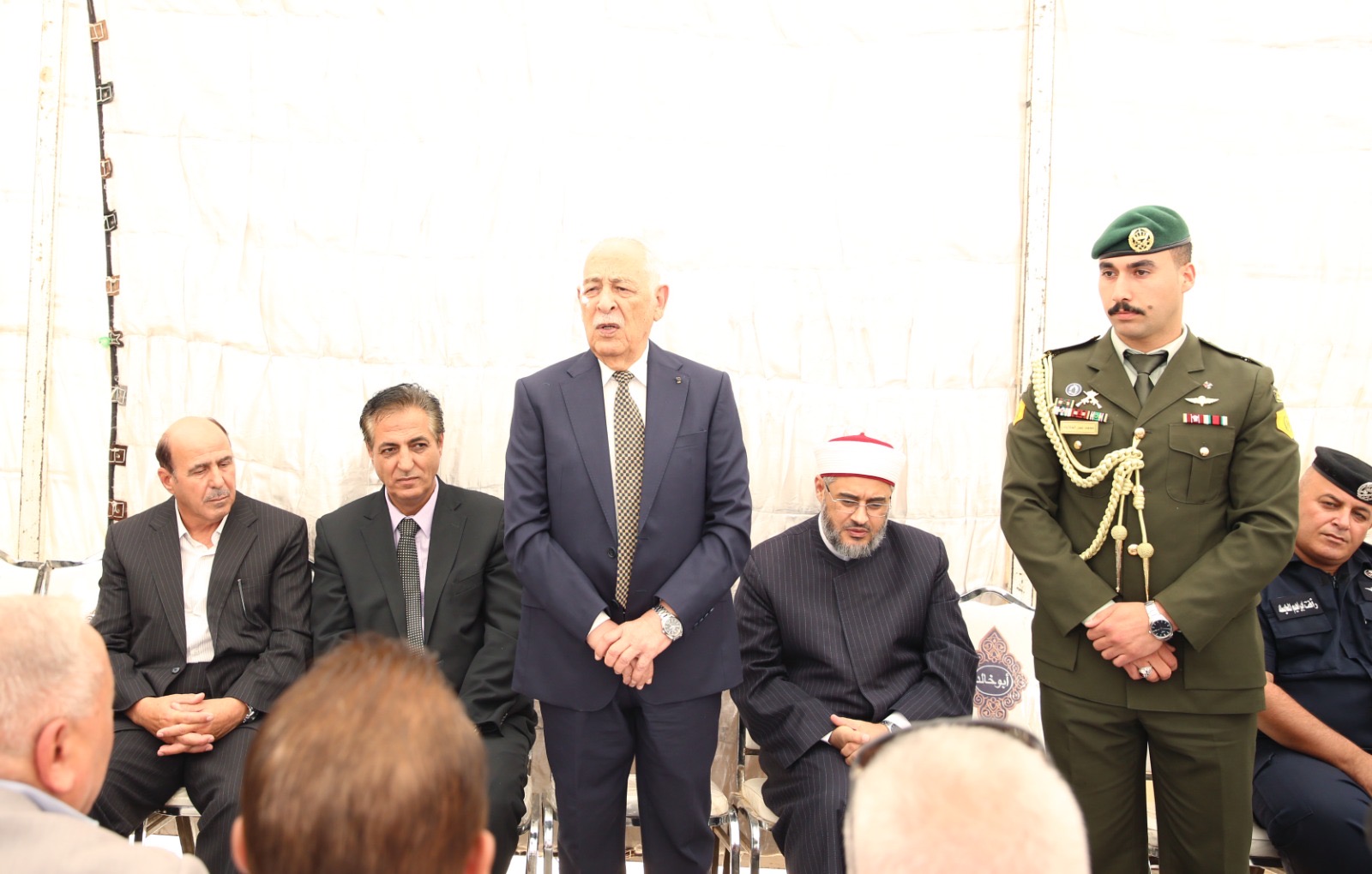 مندوبا عن الملك وولي العهد... العيسوي يعزي عشائر العطيان والزبون والزيود والشوبكي والحموري