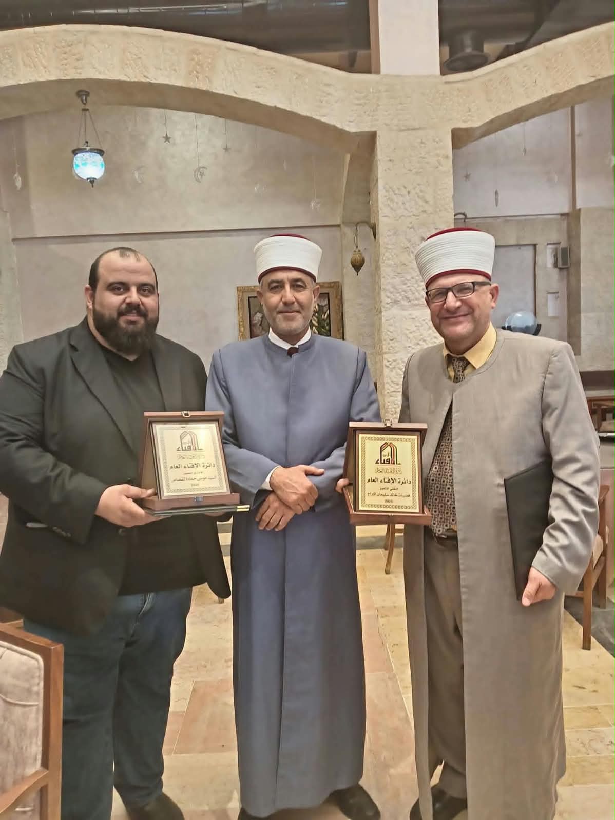 صورة حول : دائرة الإفتاء العام تكرّم الموظفين المتميزين والعاملين السابقين دائرة الإفتاء العام تكرّم الموظفين المتميزين والعاملين السابقين
