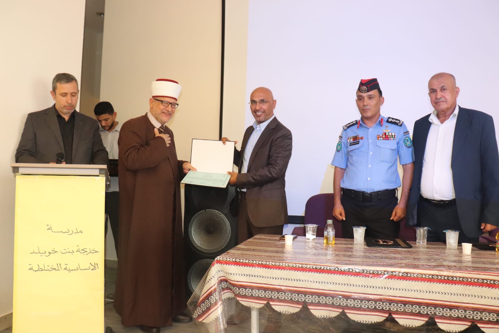 ندوة في الشونة الجنوبية للتوعية بمخاطر إطلاق العيارات النارية احتفالاً بنتائج التوجيهي