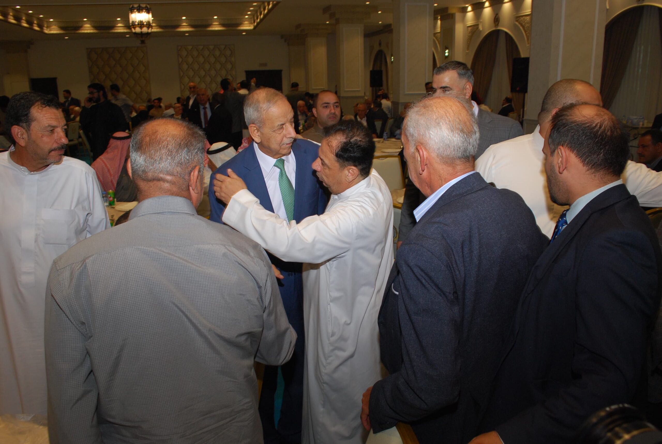 يقيم الحاج ابو رخية حفل غداء بمناسبة فرح نجله محمد نبيل ابو رخية