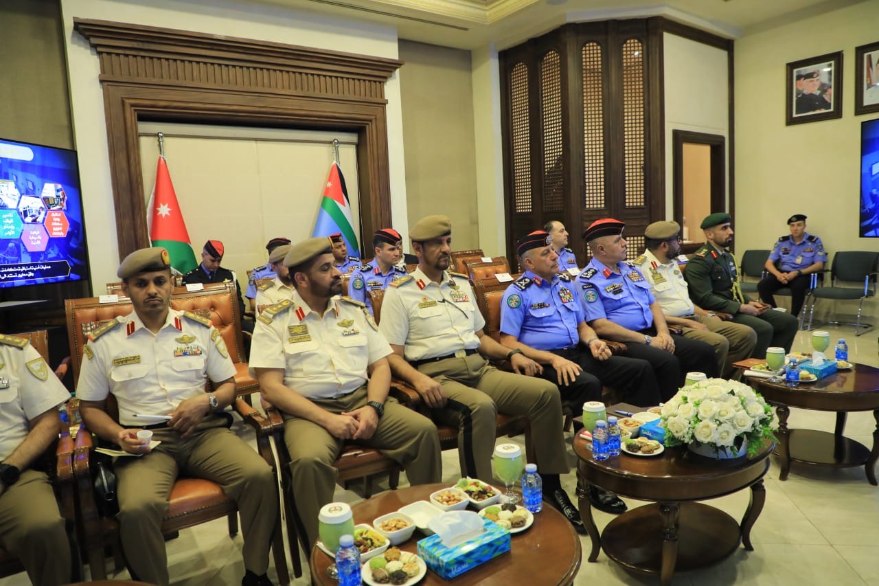 مدير الأمن العام يلتقي قائد الحرس الوطني الإماراتي، ويؤكد أهمية توسيع التعاون الأمني وتبادل الخبرات بين البلدين