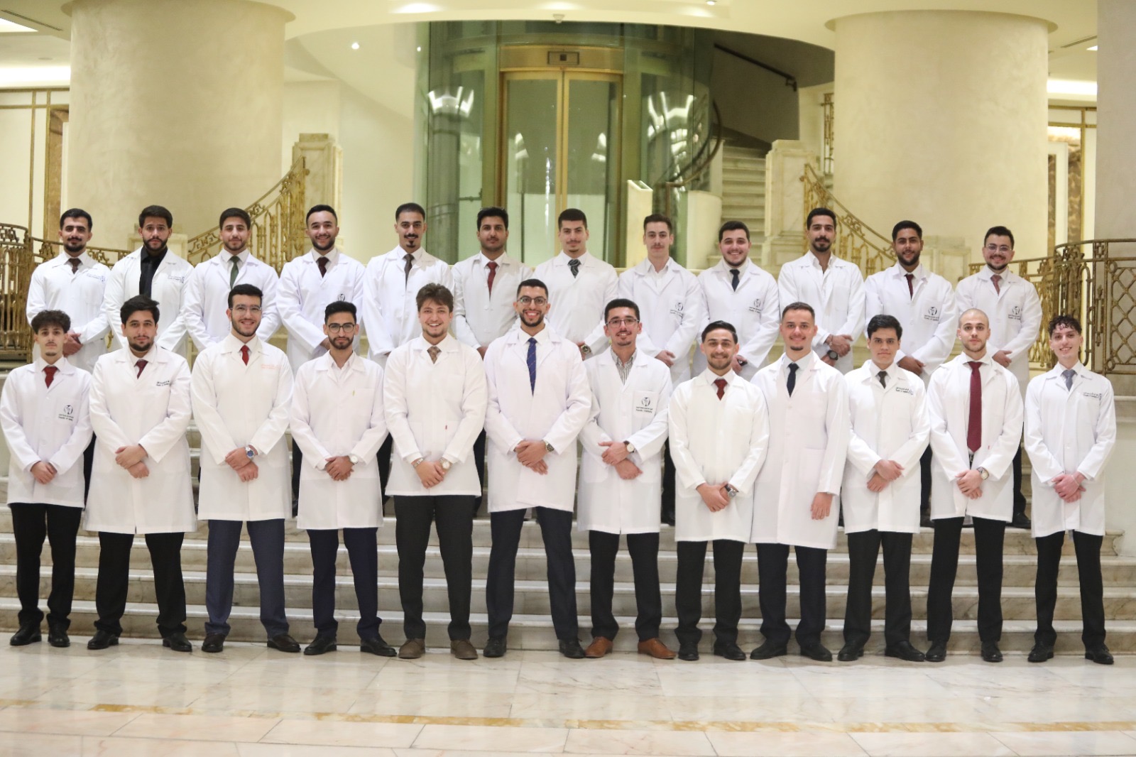 طلبة كلية طب الأسنان بجامعة البترا يؤدون قسم المهنة إيذانًا ببدء التدريب الإكلينيكي