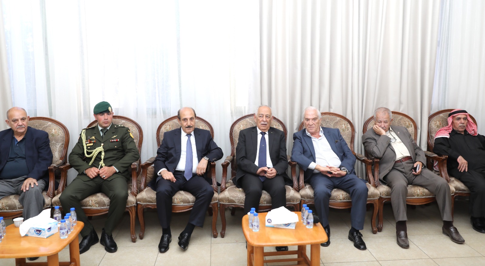 مندوبا عن الملك وولي العهد.. العيسوي يعزي عشيرتي عساف والطويل