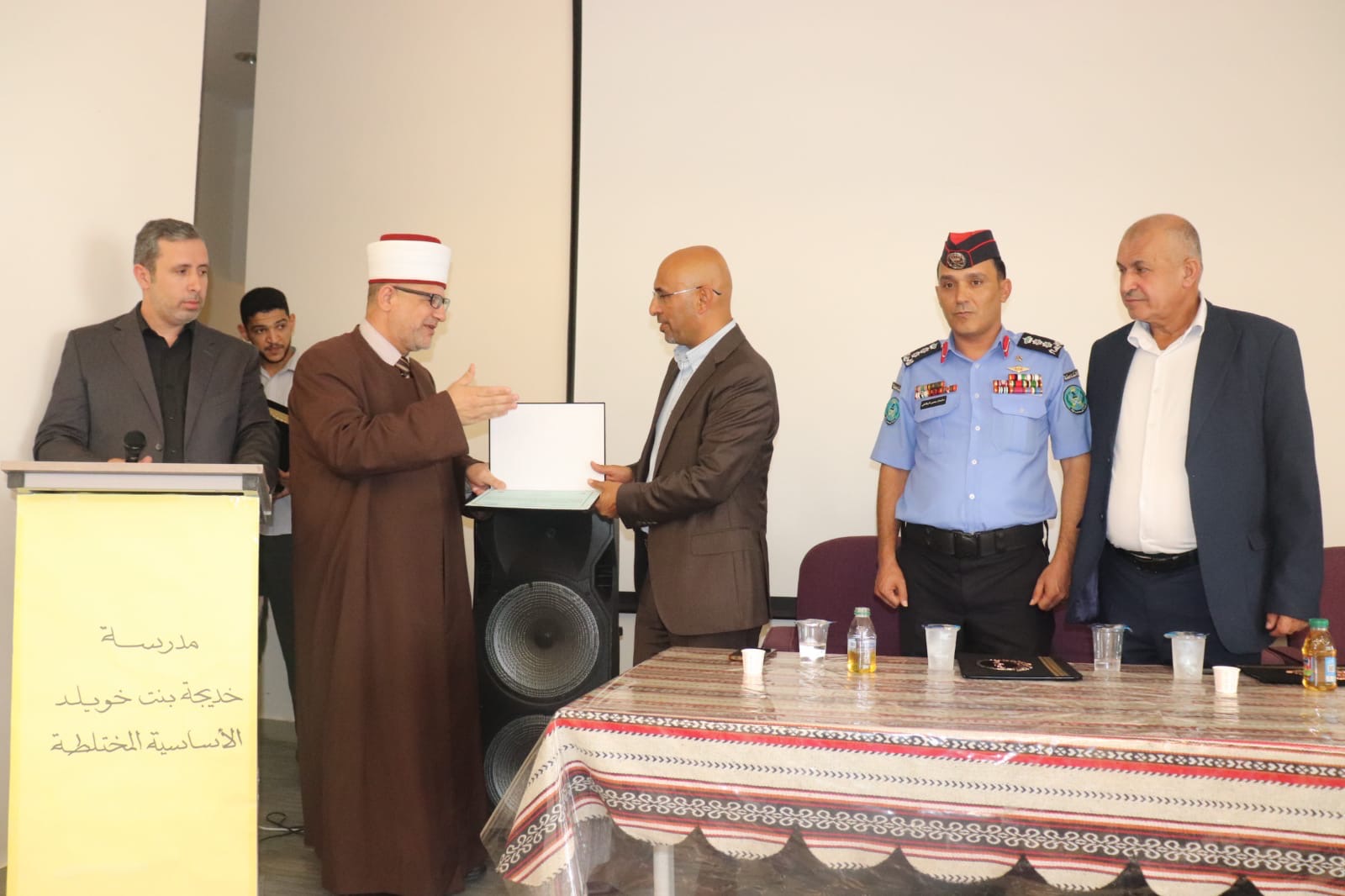 ندوة في الشونة الجنوبية للتوعية بمخاطر إطلاق العيارات النارية احتفالاً بنتائج التوجيهي