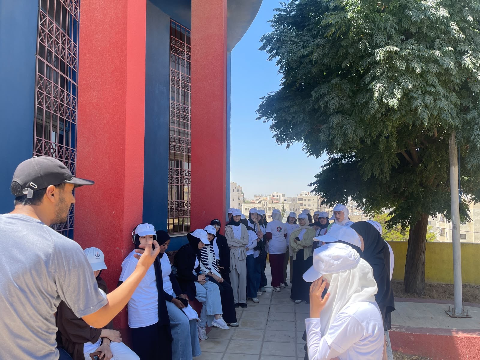 صورة حول : انطلاق فعاليات معسكر الجداريات في مركز شابات القويسمة وسحاب ضمن معسكرات الحسين للعمل والبناء 2026 انطلاق فعاليات معسكر الجداريات في مركز شابات القويسمة وسحاب ضمن معسكرات الحسين للعمل والبناء 2026
