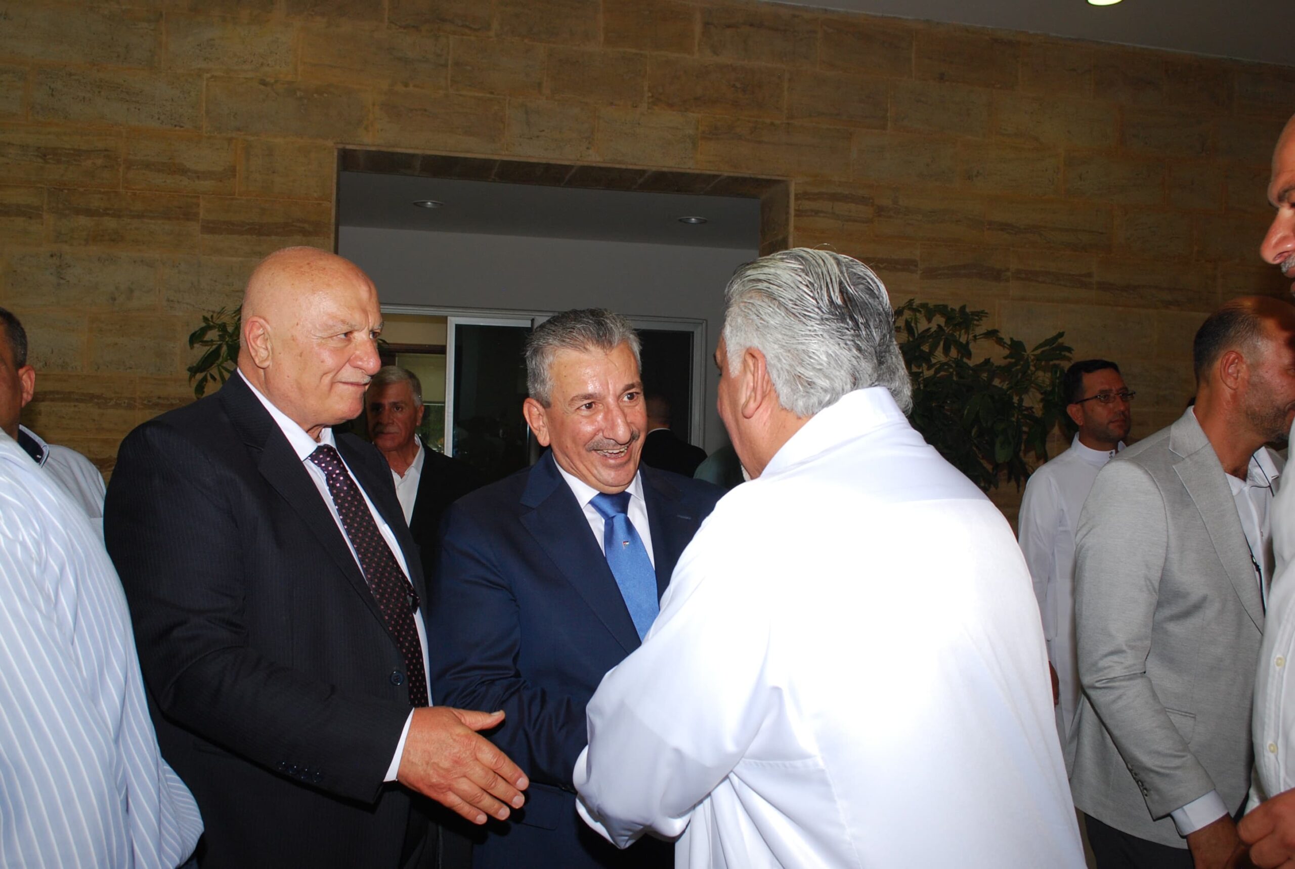 يقيم الحاج ابو رخية حفل غداء بمناسبة فرح نجله محمد نبيل ابو رخية