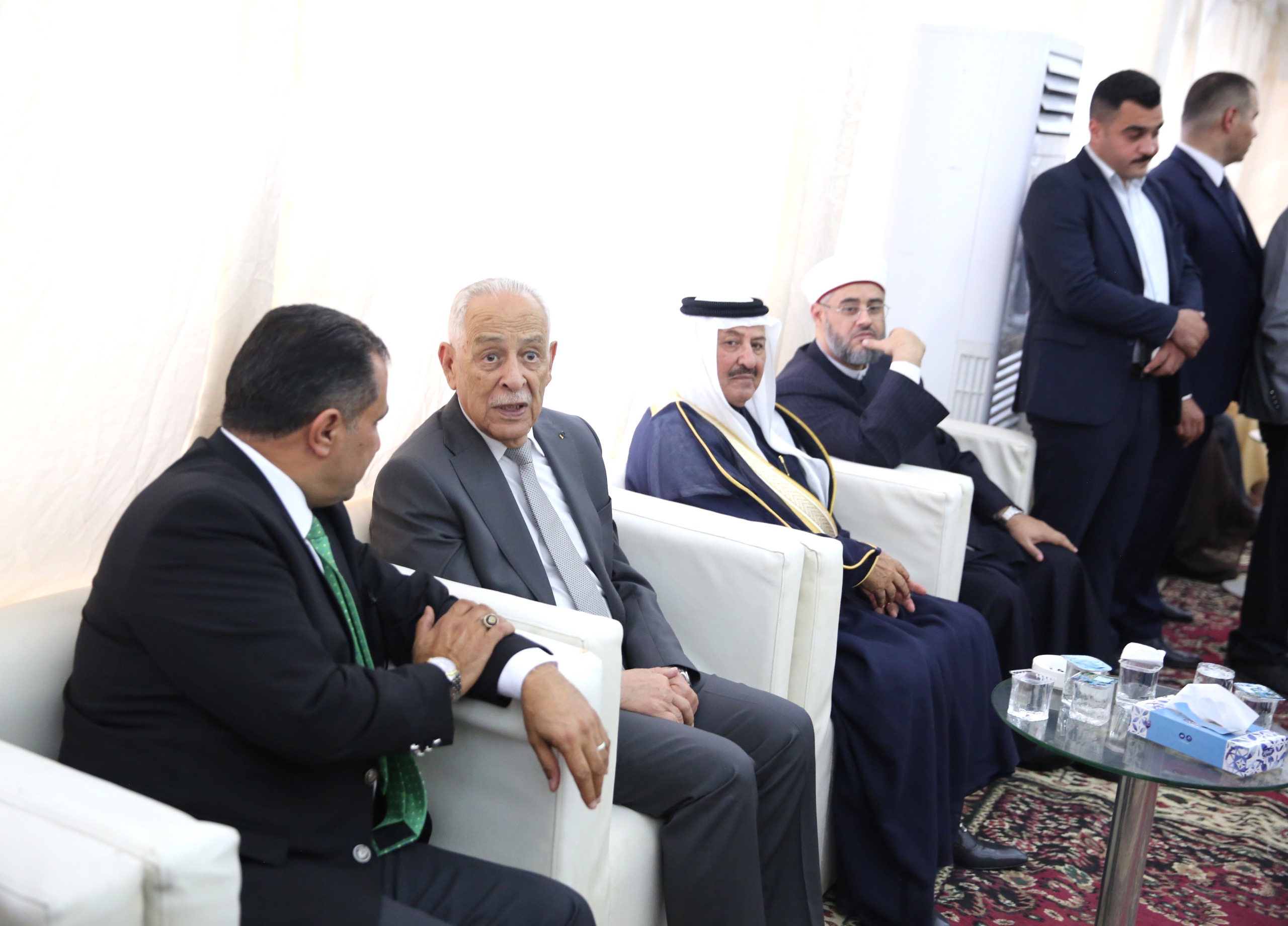 مندوبا عن الملك وولي العهد.. العيسوي يعزي عشائر النعيمي والخريسات ونزال