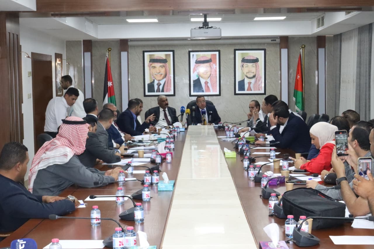 صورة حول : الغويري: المواد الجدلية في قانون البلديات ما تزال قيد النقاش.. والإعلام شريك في خدمة الوطن الغويري: المواد الجدلية في قانون البلديات ما تزال قيد النقاش.. والإعلام شريك في خدمة الوطن