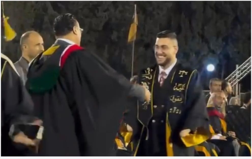 من 'فتى الزرقاء' إلى خريج في القانون.. صالح حمدان يطوي صفحة الألم ويتوّج مسيرته الجامعية.. فيديو