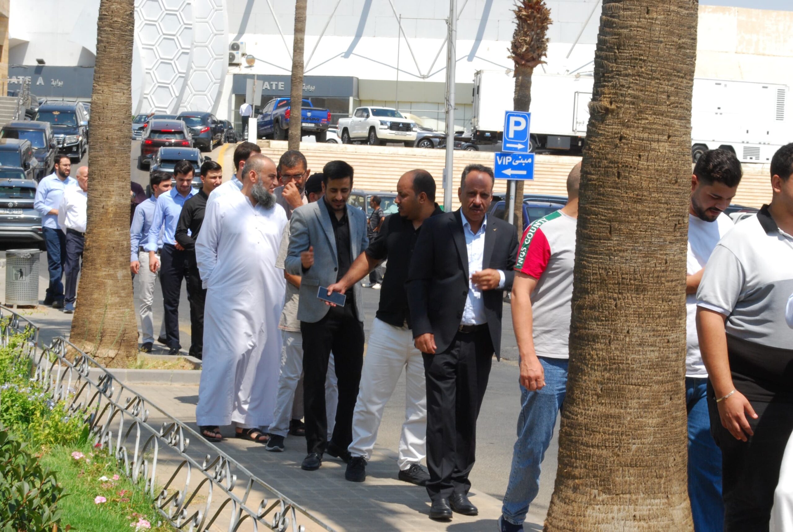 يقيم الحاج ابو رخية حفل غداء بمناسبة فرح نجله محمد نبيل ابو رخية
