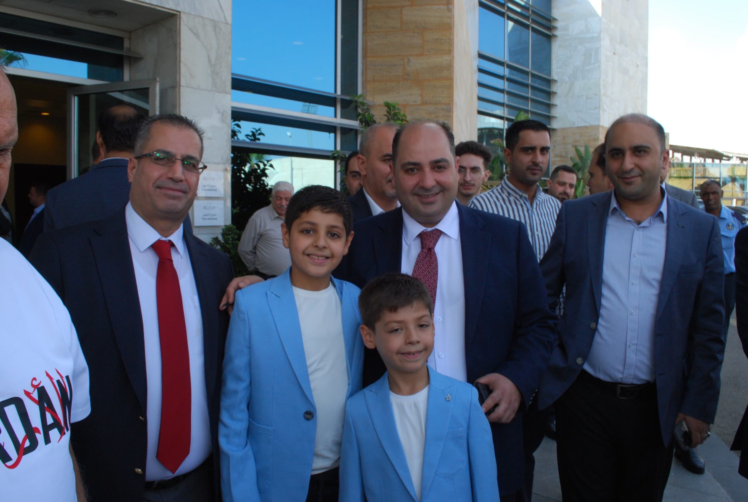يقيم الحاج ابو رخية حفل غداء بمناسبة فرح نجله محمد نبيل ابو رخية