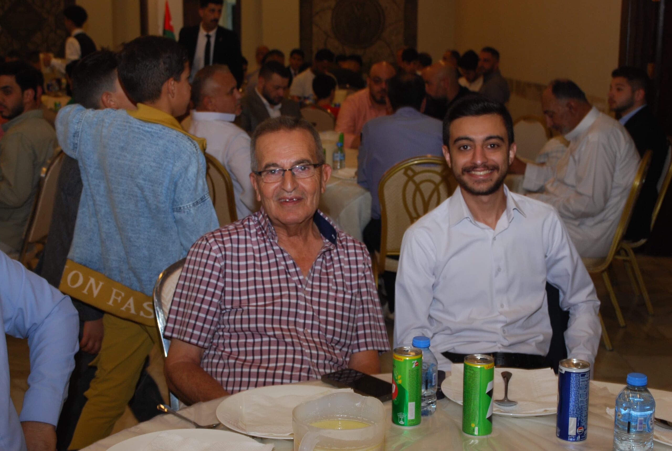 يقيم الحاج ابو رخية حفل غداء بمناسبة فرح نجله محمد نبيل ابو رخية