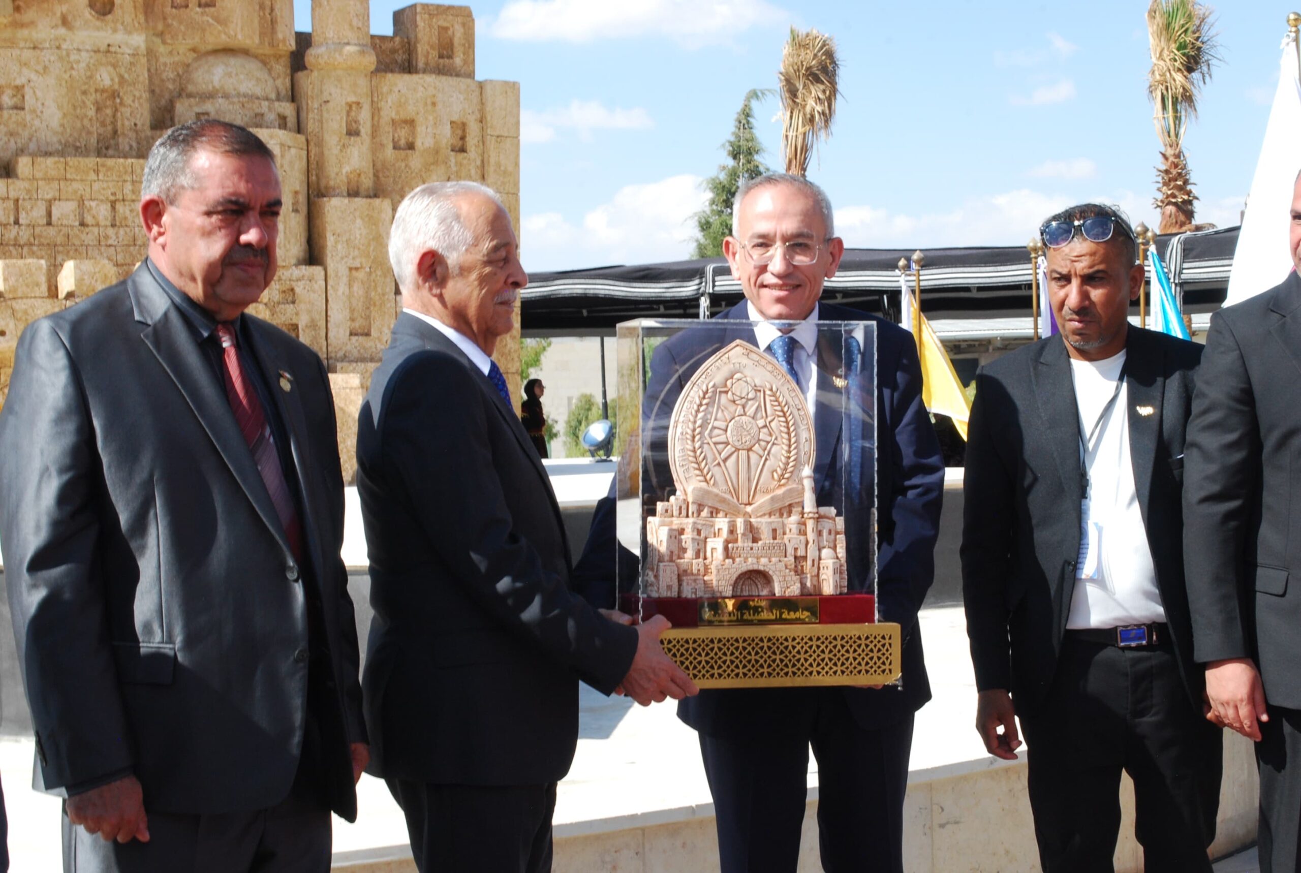 رئيس الديوان الملكي يفتتح "واحة الأردن" في جامعة الطفيلة التقنية