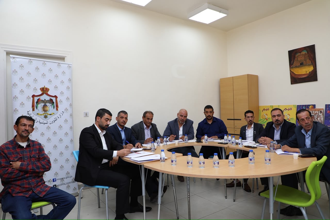 "الشؤون السياسية والبرلمانية" تعقد جلسة حوارية لشباب من الاحزاب في محافظة مادبا