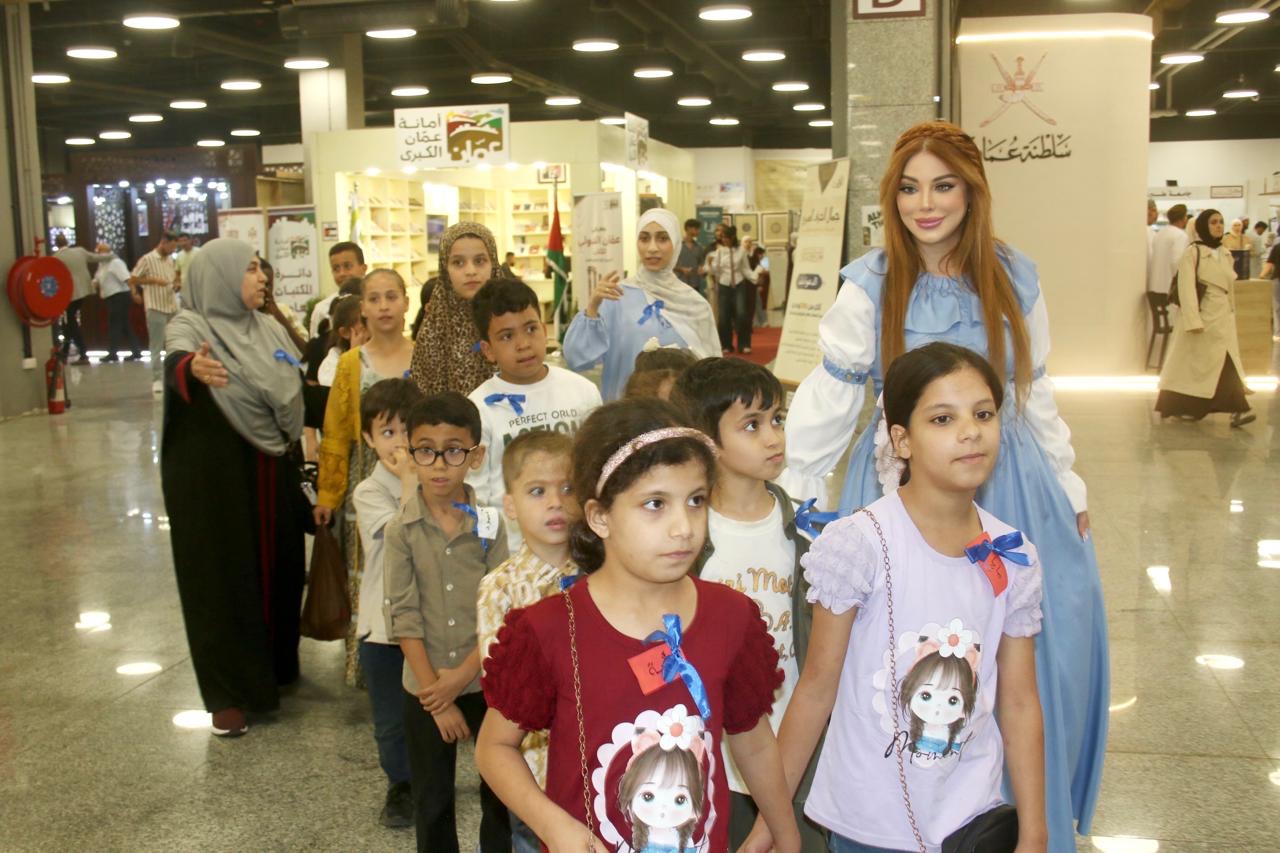 الدكتورة سارة طالب السهيل تحتفي بأدب الطفل وتوقع مجموعتها القصصية في معرض عمان الدولي للكتاب..( صور )