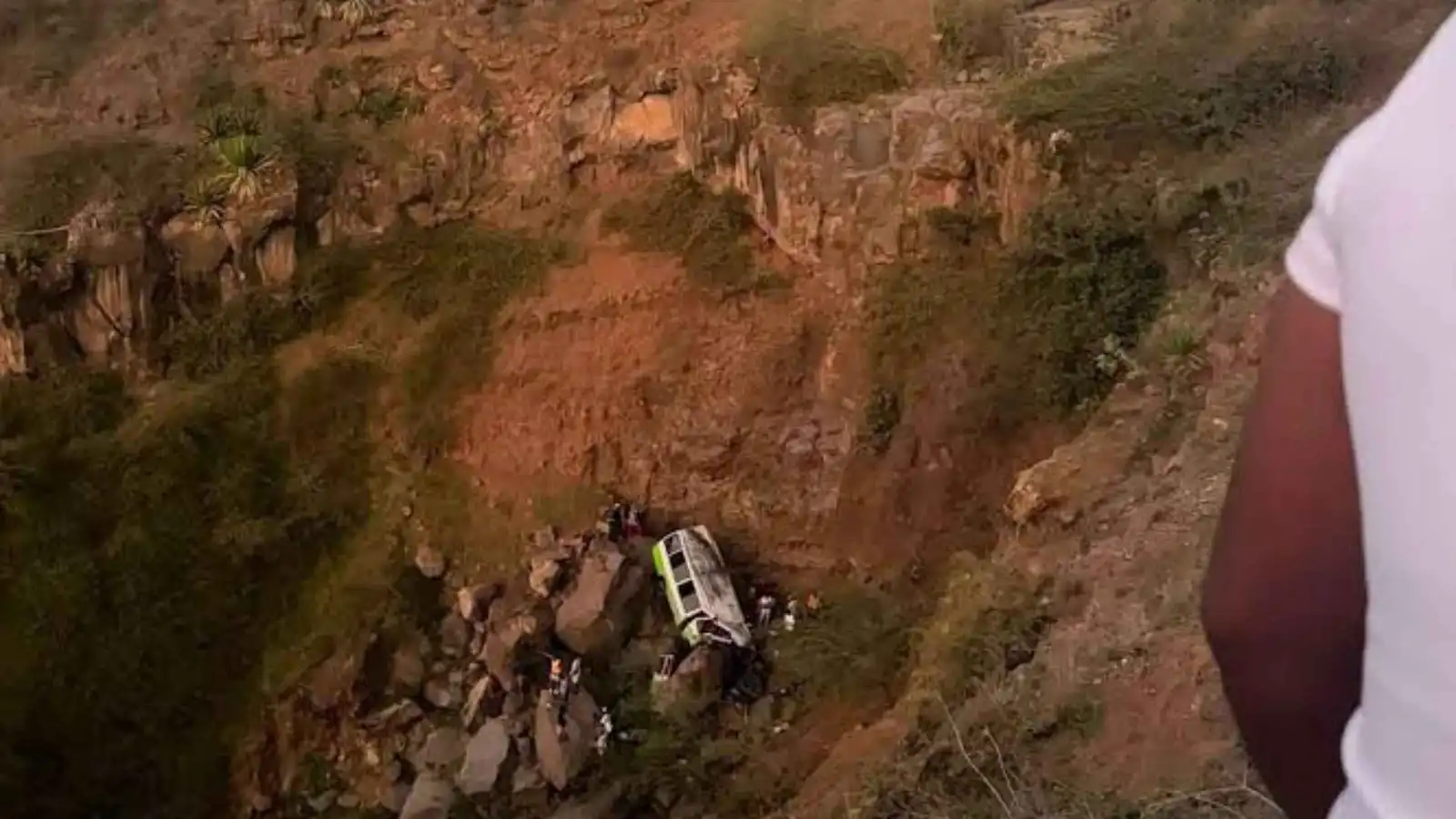 الرأس الأخضر.. مقتل 25 شخصًا أغلبهم أطفال في حادث سير مروع