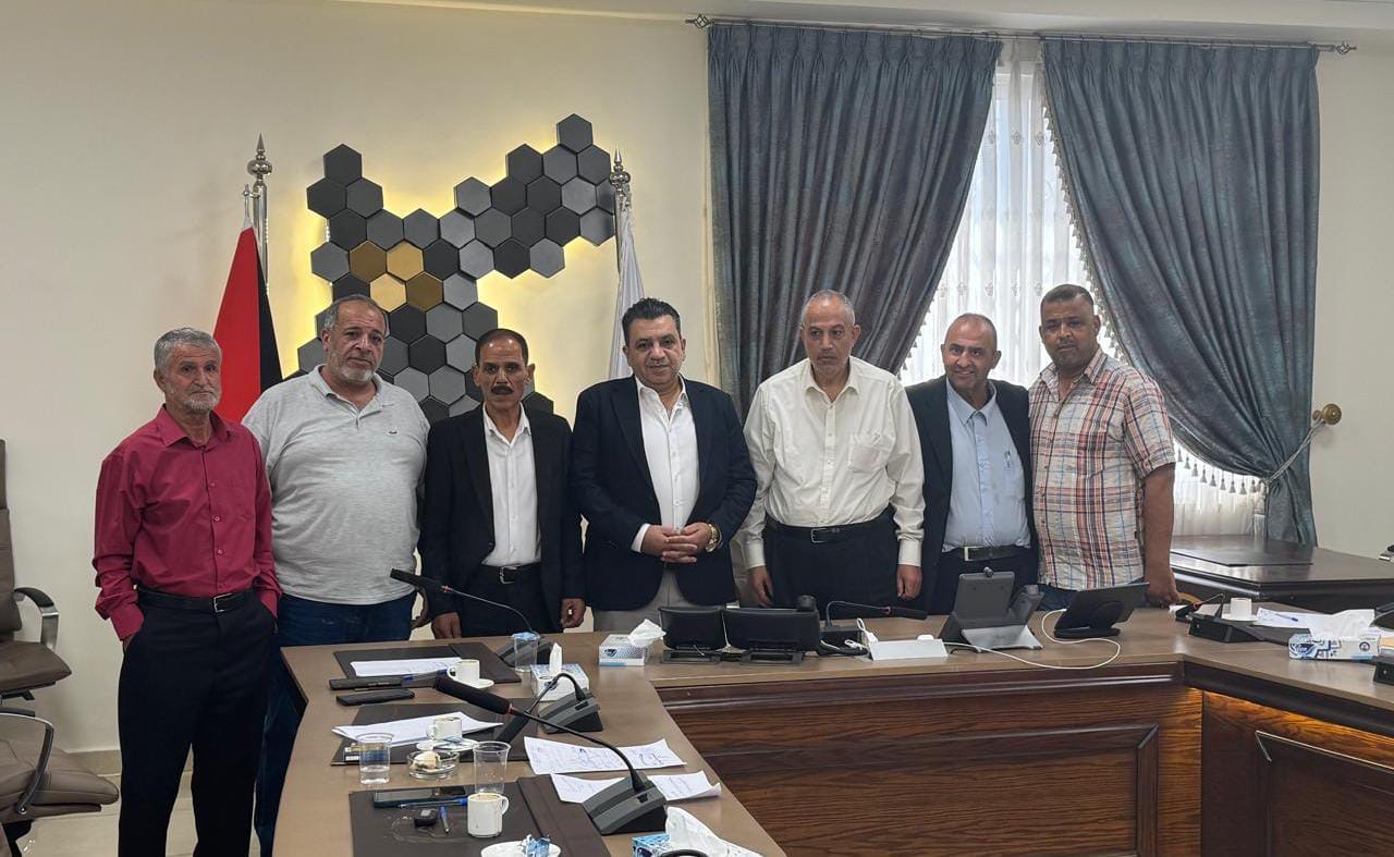 صورة حول : متابعة نيابية تُثمر عن اتفاق لحفظ حقوق أصحاب محلات مجمع المحطة متابعة نيابية تُثمر عن اتفاق لحفظ حقوق أصحاب محلات مجمع المحطة