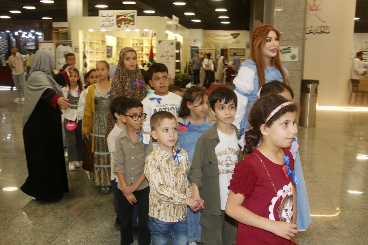 الدكتورة سارة طالب السهيل تحتفي بأدب الطفل وتوقع مجموعتها القصصية في معرض عمان الدولي للكتاب..( صور )
