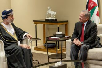 الملك يستقبل رئيس مجلس الشورى في سلطنة عُمان