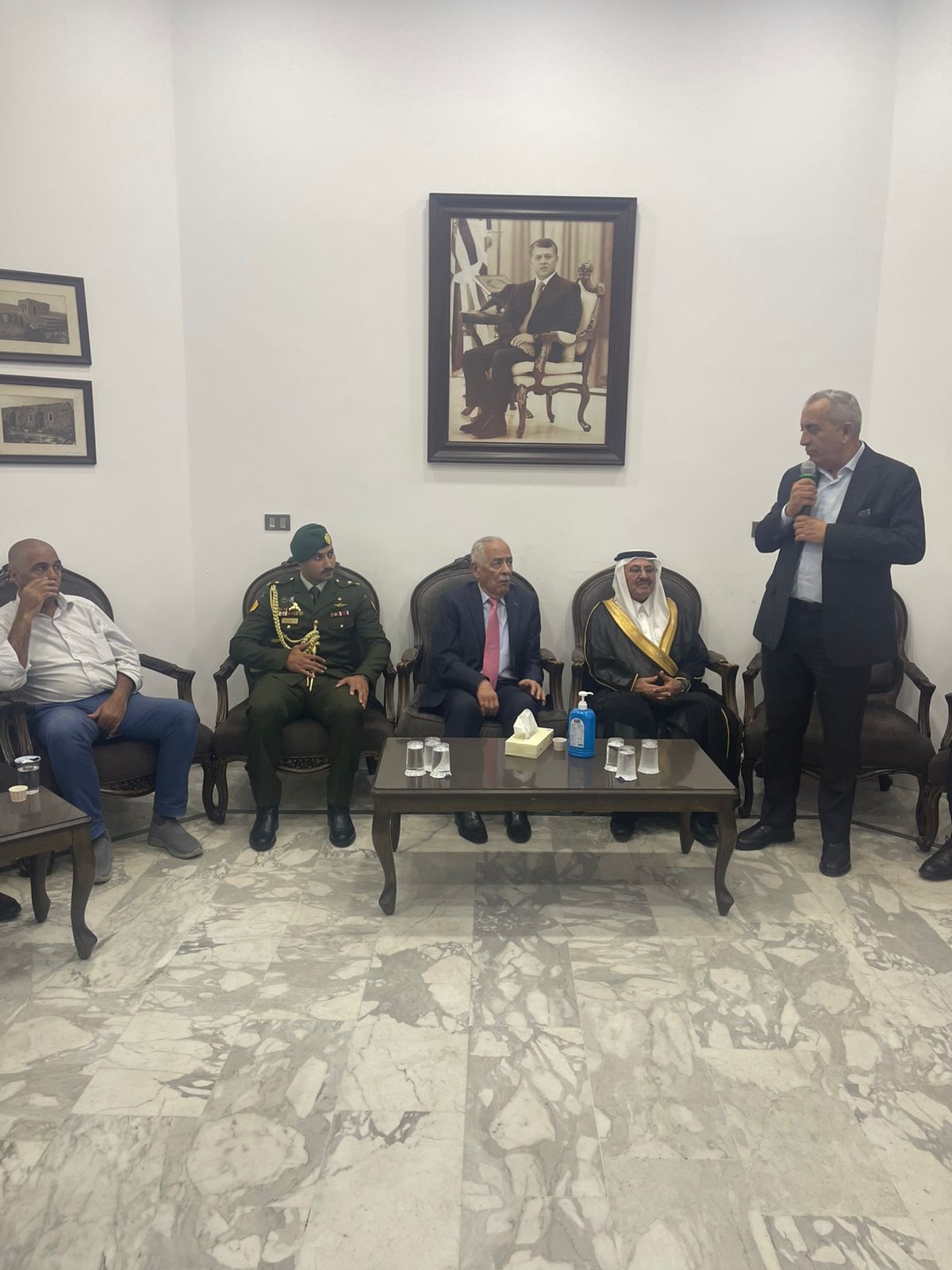 صورة حول : مندوبا عن الملك وولي العهد.. العيسوي يعزي عشيرة الرواشدة مندوبا عن الملك وولي العهد.. العيسوي يعزي عشيرة الرواشدة