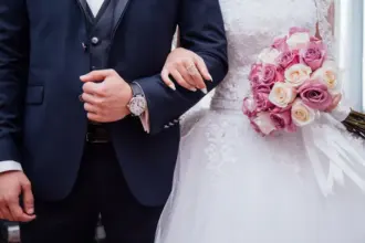 بعد الأطفال.. الهواتف تدخل قائمة الممنوعات في حفلات الزفاف