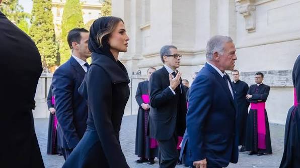 صورة حول : الملك والملكة يغادران إلى النرويج للمشاركة بجنازة الملك هارالد الخامس الملك والملكة يغادران إلى النرويج للمشاركة بجنازة الملك هارالد الخامس